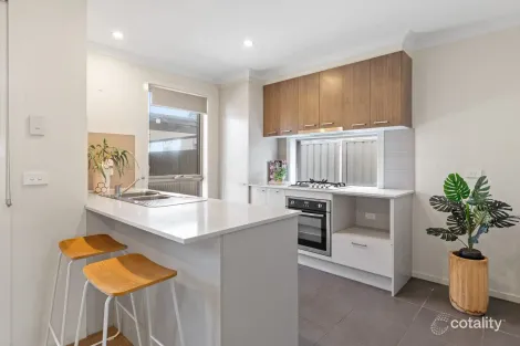 Property photo of 35 Luster Crescent Tarneit VIC 3029