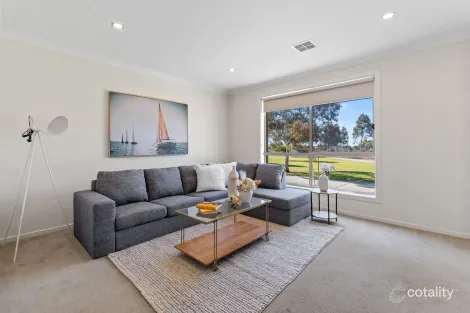 Property photo of 35 Luster Crescent Tarneit VIC 3029