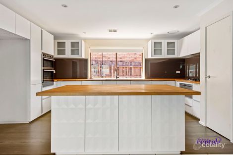 Property photo of 8 Arthur Phillip Drive Endeavour Hills VIC 3802
