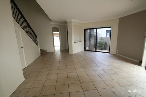 Property photo of 2/23 Vaggelas Crescent Biggera Waters QLD 4216