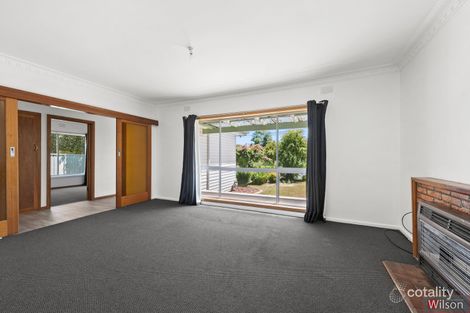 Property photo of 17 Elinand Street Wendouree VIC 3355