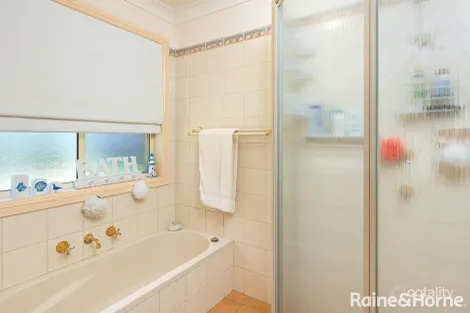 Property photo of 7 Gibbes Close Kooringal NSW 2650