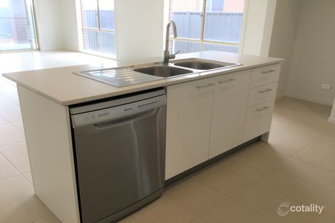 Property photo of 12 Gateau Drive Werribee VIC 3030