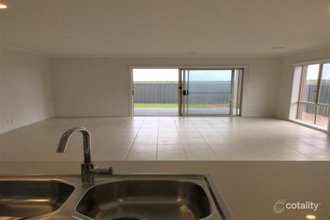 Property photo of 12 Gateau Drive Werribee VIC 3030