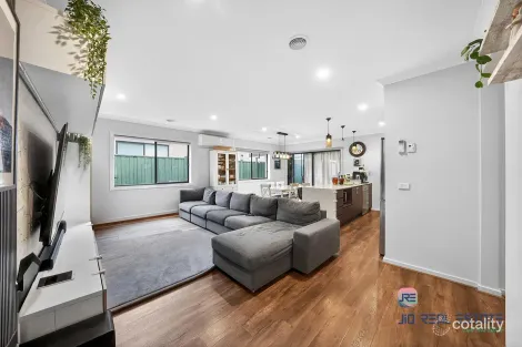 Property photo of 12 Samuel Road Weir Views VIC 3338