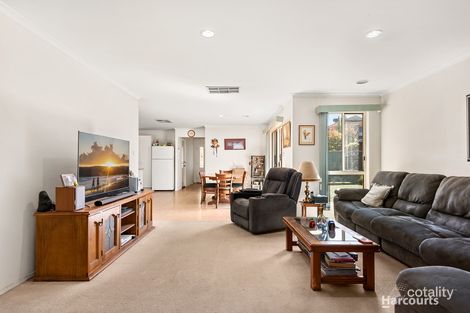 Property photo of 31 Lawson Way Endeavour Hills VIC 3802