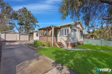 33 Hughes Ave, Kanwal, NSW 2259