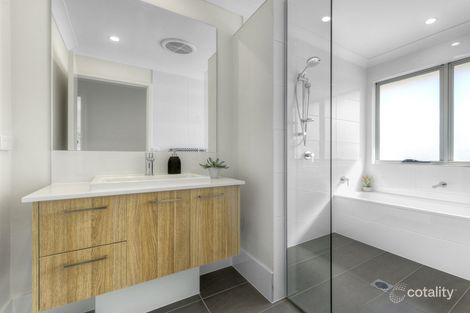 75 Kamarin St, Manly West, QLD 4179