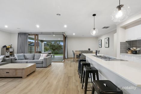 Property photo of 30 Golden Wattle Drive Mount Duneed VIC 3217