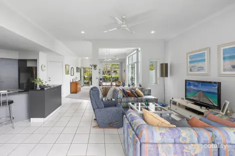 Property photo of 14 Windemere Crescent Varsity Lakes QLD 4227