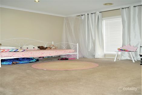 Property photo of 2 Crepe Myrtle Close Harkness VIC 3337