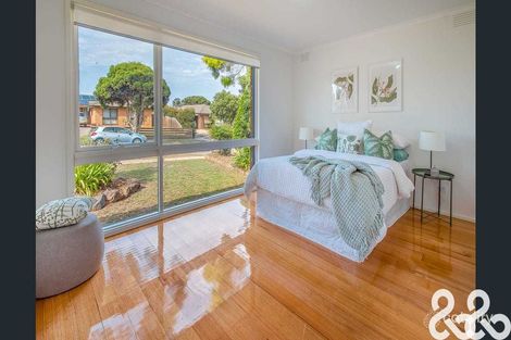 Property photo of 14 Madigan Crescent Mill Park VIC 3082
