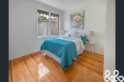 Property photo of 14 Madigan Crescent Mill Park VIC 3082