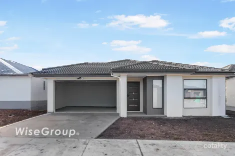 11 BALCONY ST, PAKENHAM, VIC 3810