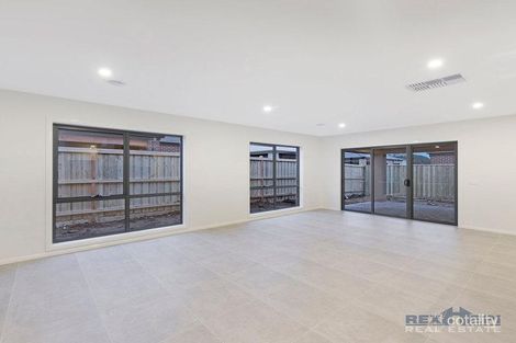 Property photo of 3 Compton Way Clyde North VIC 3978
