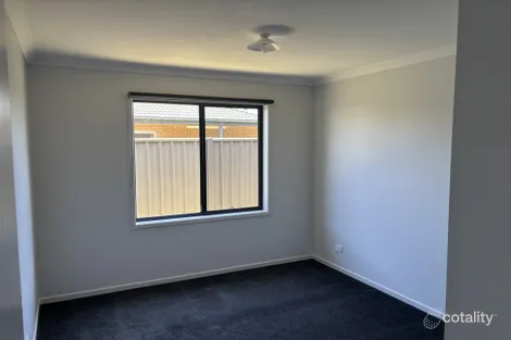 Property photo of 9 Kennelly Crescent Stratford VIC 3862