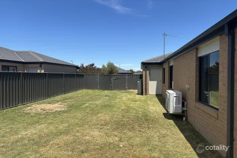 Property photo of 9 Kennelly Crescent Stratford VIC 3862