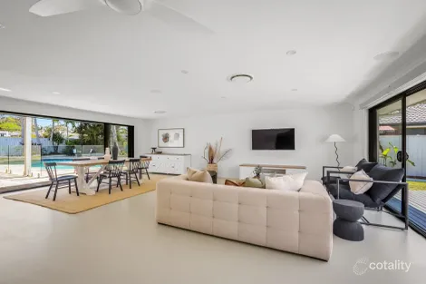 Property photo of 12 Queenscliff Crescent Robina QLD 4226