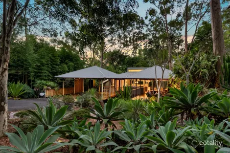 18 Ludlow St, Chapel Hill, QLD 4069