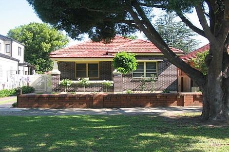18 Yandarlo St, Croydon Park, NSW 2133