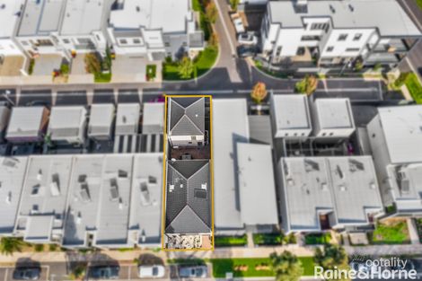 Property photo of 10 Boathouse Drive Caroline Springs VIC 3023