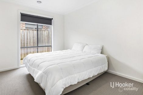 Property photo of 11 Foxall Walk Point Cook VIC 3030