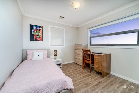 Property photo of 8 Laffan Street Coombs ACT 2611