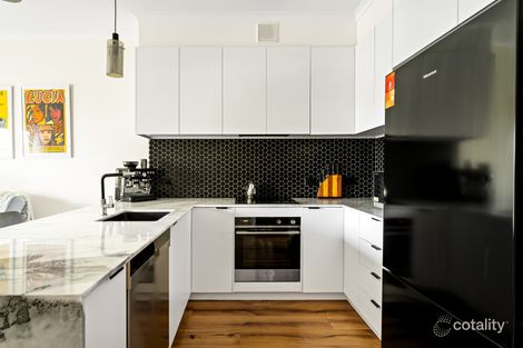 Property photo of 32 Balerno Circle Gowanbrae VIC 3043