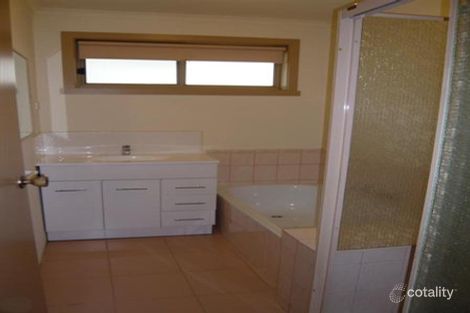 Property photo of 1/376 Mascoma Street Strathmore Heights VIC 3041