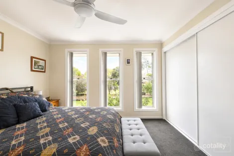 Property photo of 18 Dewdrop Place Ningi QLD 4511