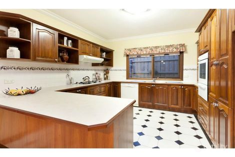 Property photo of 17 Royston Avenue Berwick VIC 3806