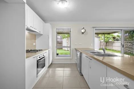 Property photo of 31 Northampton Drive Glenfield NSW 2167
