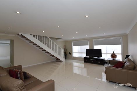 Property photo of 2 Bentinck Drive Green Valley NSW 2168