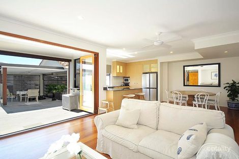 Property photo of 2/24 Cronulla Avenue Mermaid Beach QLD 4218