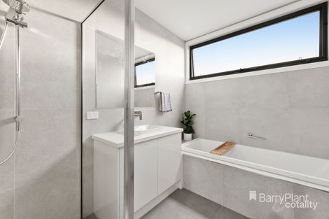 Property photo of 17A Eulinga Avenue Aspendale VIC 3195