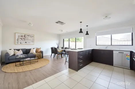 Property photo of 6 Ella Paige Place Carrum Downs VIC 3201
