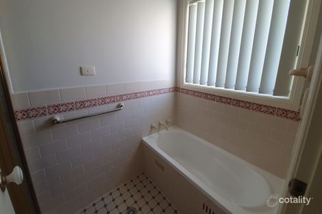 Property photo of 2/5 Gunn Place South Tamworth NSW 2340