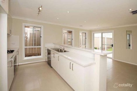 Property photo of 14 Yulong Street Glenfield Park NSW 2650