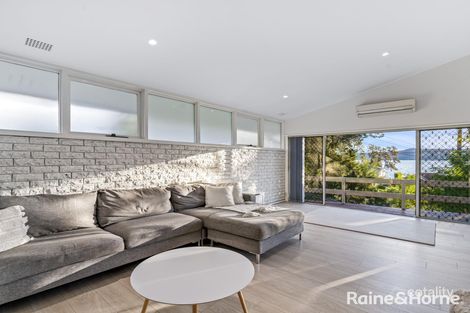 Property photo of 1 Greenslope Drive Green Point NSW 2251