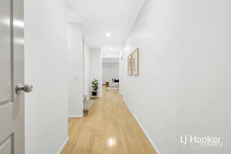 Property photo of 32 Bridgewater Parkway Wallan VIC 3756