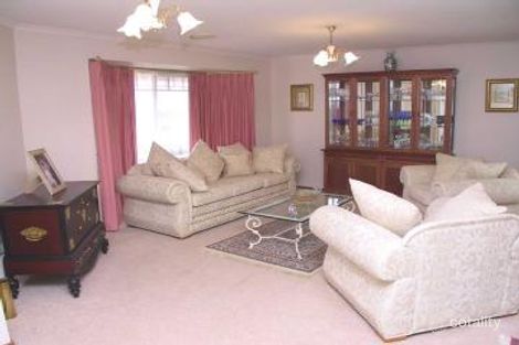 Property photo of 2 Finsbury Close Rowville VIC 3178