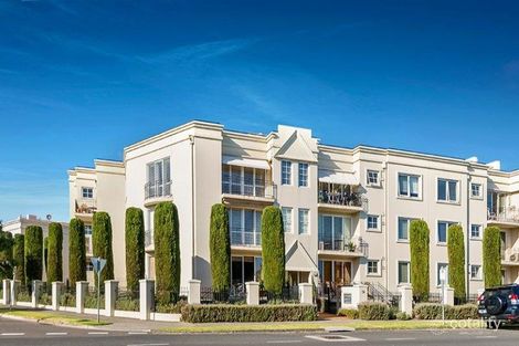 Property photo of 32/56 Beach Road Hampton VIC 3188