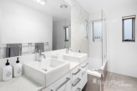 Property photo of 8 Heather Grove Briar Hill VIC 3088