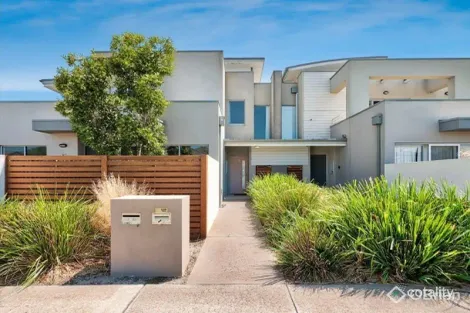 Property photo of 2/25 Lats Avenue Carrum Downs VIC 3201