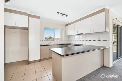 Property photo of 2/25 Lats Avenue Carrum Downs VIC 3201