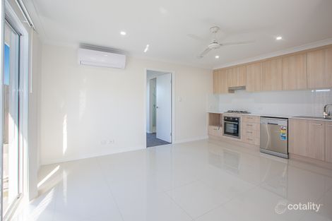 Property photo of 2/41 Lauenstein Crescent Pimpama QLD 4209