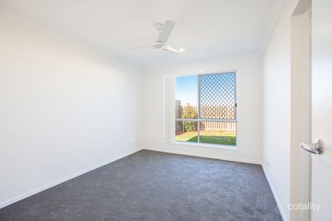 Property photo of 2/41 Lauenstein Crescent Pimpama QLD 4209