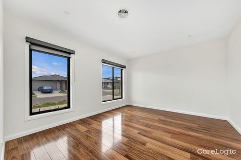 Property photo of 26 Sallybank Crescent Wollert VIC 3750