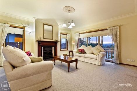 Property photo of 11 Scenic Rise Eltham North VIC 3095