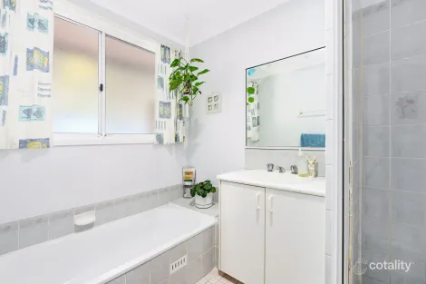 Property photo of 28 Hodges Place Currans Hill NSW 2567